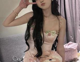 “www.17”app：吃瓜也要带点调料，让你的八卦生活更有味儿！