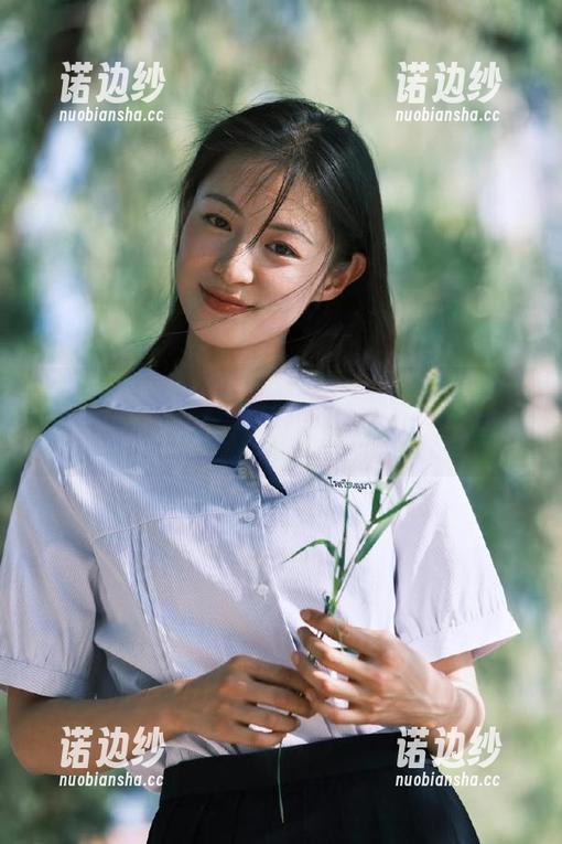 下载51吃瓜，导航我心，走进瓜田不怕踏错草地！