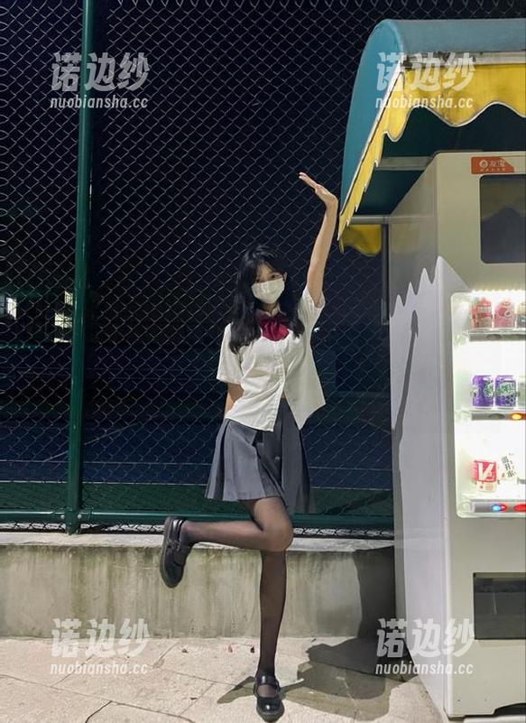 在51爆料网页，埋没在一堆瓜中，偶尔翻出一两个小八卦，也是别有一番滋味。