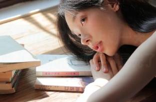 在“hlw官网”上刷一天，发现自己的八卦意识也变得不灵光了…