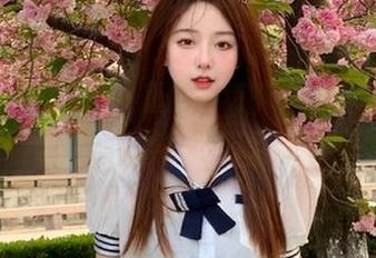 “hlw”里的一切竟然都能从传送门里找到，总觉得自己像个翻书的孩子。