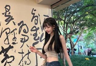 一键方式立马开启：“我要吃瓜视频”传送门，我的心脏稍微加速，期待感倍增中…