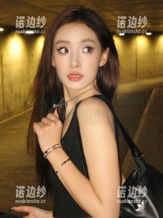 明星黑料 明星黑料苹果版:吃瓜群众的新宠,瓜吃得比神仙还清