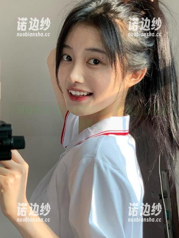 登录网曝吃瓜，听说门口有新鲜事儿
