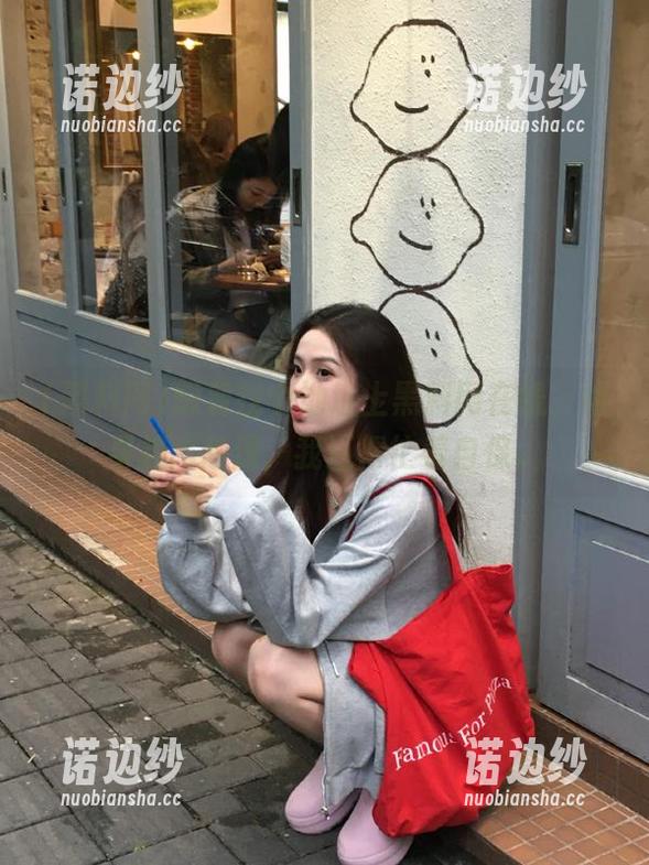 想着找个地址上黑料网在线，结果越陷越深，我还得忙着自保。