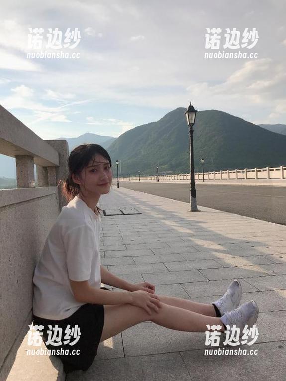 意外开启“155.fun.黑料网”传送门，居然被小道消息宠了一口…啧啧～