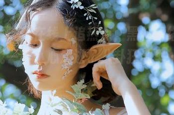 在线上追热点，黑料网络这app让我一不小心溜进了八卦狂潮里…呼呼！